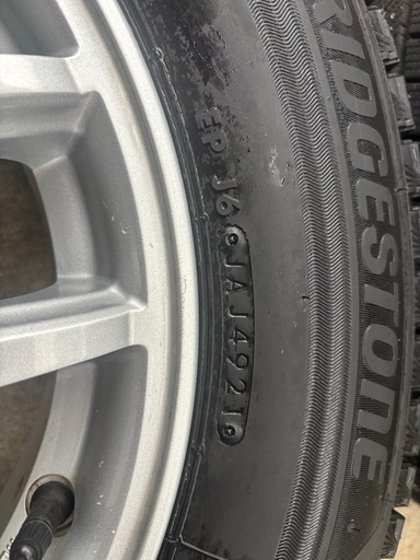 【取引中】2021年製　バリ山スタッドレスBS VRX3 中古 185/70R14 日産純正アルミホイール付き E12ノート