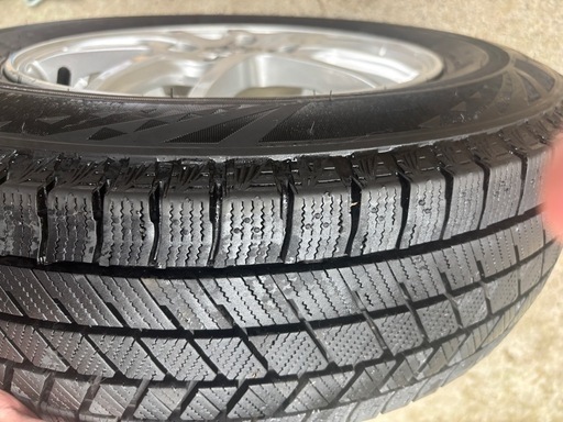 【取引中】2021年製　バリ山スタッドレスBS VRX3 中古 185/70R14 日産純正アルミホイール付き E12ノート