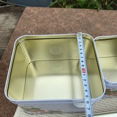 スチール製食品保存容器 四角形穴あき蓋付き3個の画像