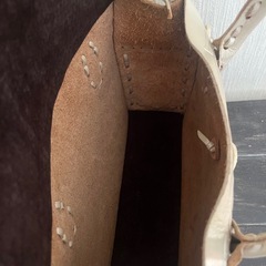 GRACE CONTINENTAL Carving Tribes バッグ S パールホワイトの画像