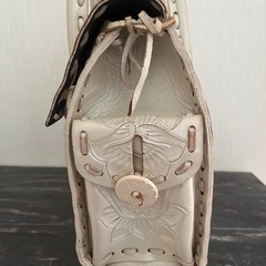 GRACE CONTINENTAL Carving Tribes バッグ S パールホワイトの画像