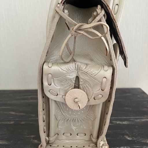 GRACE CONTINENTAL Carving Tribes カービングトライブス　バッグ S パールホワイト