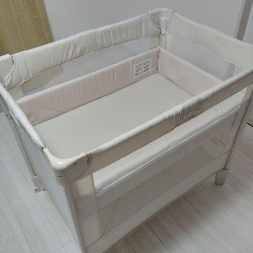 Aprica アップリカ ココネルエアー ホワイト 折り畳みベビーベッド