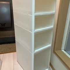 4段ラックの画像