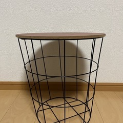 バスケット型サイドテーブルの画像