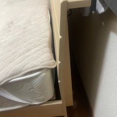 ダブルベッドの画像
