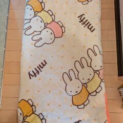 シングル 敷パット ミッフィー クロミちゃん キティ 無地の画像