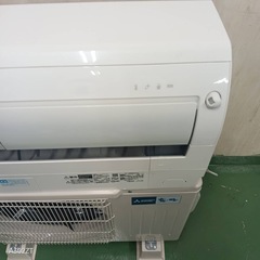 送料無料　三菱　極美品　ルームエアコン　25年　2.2㌔の画像