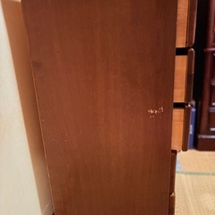 木のタンスの画像