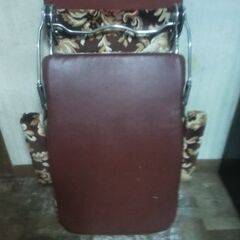 中古 折りたたみ座椅子 2脚あります。の画像