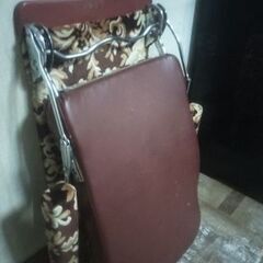 中古 折りたたみ座椅子 2脚あります。の画像