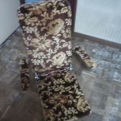 中古 折りたたみ座椅子 2脚あります。の画像