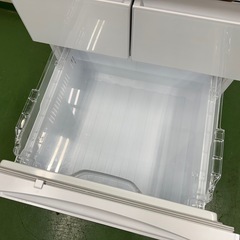 92　送料設置無料　三菱　自動製氷機能付き大型冷蔵庫　16年製の画像