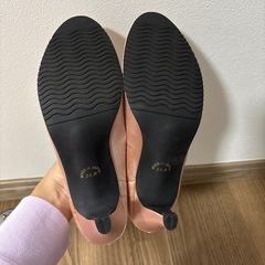 サーモンピンク　パンプス　24.0cmの画像