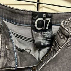 女性ものgapブルーデニムとノーブランドブラックデニム　の画像