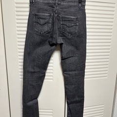 女性ものgapブルーデニムとノーブランドブラックデニム　の画像