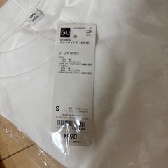 GUのTシャツの画像