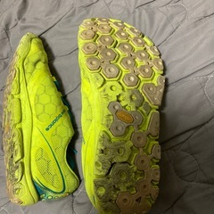 蛍光イエローのNew Balanceスパイクシューズの画像