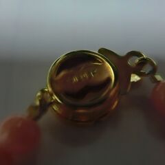 ●沖縄本サンゴ●silver刻印有留め金（画像５）、（サンゴ色はピンクとグリーン）、約４ｍｍと控えめの大きさ、状態未使用で本体は綺麗です。長期保管で箱は傷み有画像参照、、★お手数をおかけしますプロフィール必読ですの画像