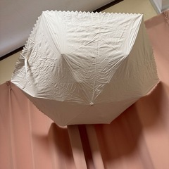 白地にピンクストライプの日傘 折りたたみの画像