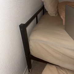 シングルベットとマットレスの画像