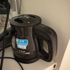 ドライヤーと電気ケトルの画像