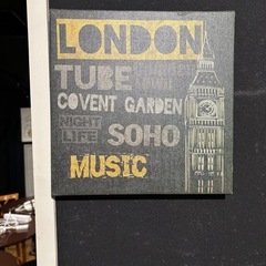 パリ、ニューヨーク、ロンドンをテーマにした3枚の絵の画像