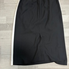 組曲　ブラック サイドストライプ ロングスカート サイズ46の画像