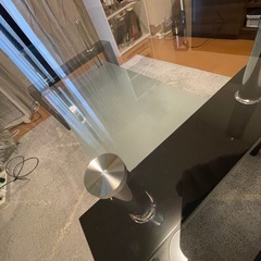 ガラステーブルの画像