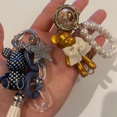 くま ベアブリック風 キーホルダー カップル お揃い ペアキーホルダー　ゴールド 青 の画像