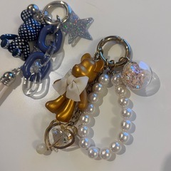 くま ベアブリック風 キーホルダー カップル お揃い ペアキーホルダー　ゴールド 青 の画像