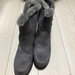 25センチ　EEEE グレー　ファー ショートブーツの画像