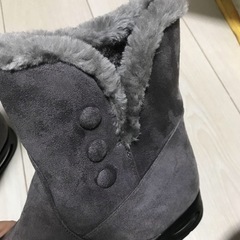 25センチ　EEEE グレー　ファー ショートブーツの画像