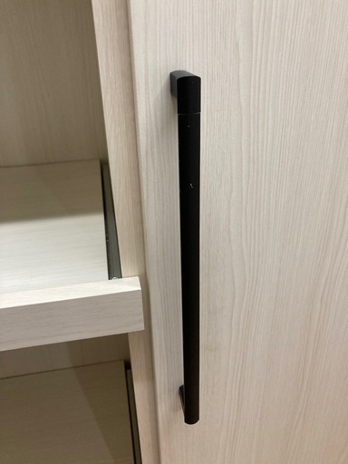 ホワイト木製食器棚 スライド式ガラス扉