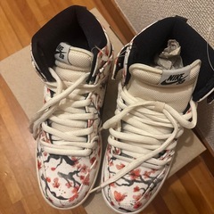 Nike SB Dunk High "Cherry Blossom"
の画像