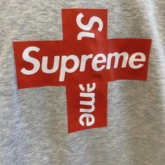 取引終了【部屋着・未使用品】韓国の露店で購入したパーカー supreme風？着る出番がないので！1000円以下で譲りますの画像
