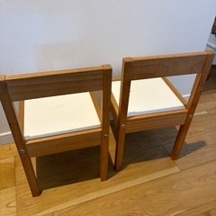 IKEA子ども用椅子2脚の画像
