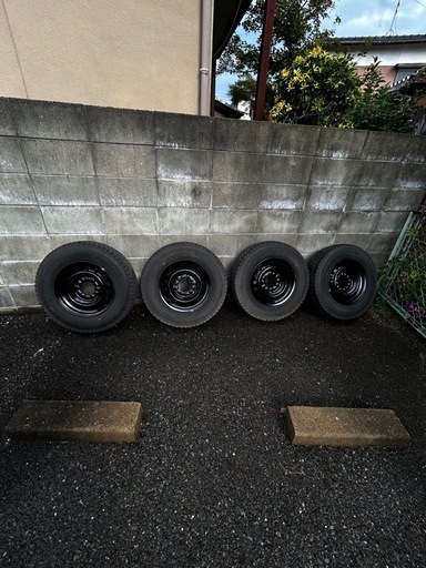 ハイエース　鉄ホイールとスタッドレスタイヤ