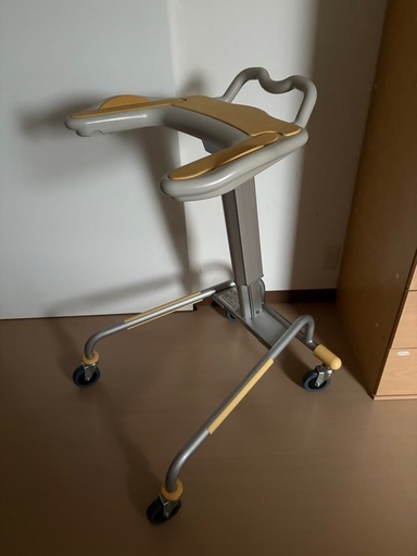 パラマウントベッド　歩行器　リハビリ　介護
