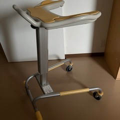 パラマウントベッド　歩行器　リハビリ　介護の画像