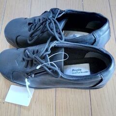 婦人スニーカー👟タイプ　カジュアルシューズ　未使用タグ付き　ブラックレザー　サイズ22cmの画像