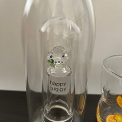 ブタさんの置物・ミッキーのコップの画像
