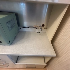 無料　食器棚の画像