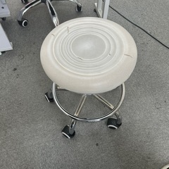 ローラー付き椅子の画像