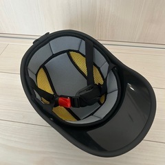 ブラックチェック柄 オシャレヘルメットの画像