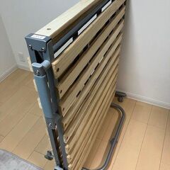 折りたたみベッド　キャスター付き　シングル　すのこベットの画像