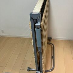 折りたたみベッド　キャスター付き　シングル　すのこベットの画像
