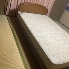 木製ベットの画像