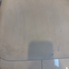 白い折り畳み椅子4脚セットの画像