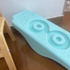 子供用椅子　バランスボードの画像